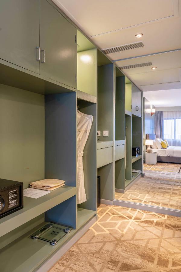 Manhattan Business Hotel, Мале Екстер'єр фото