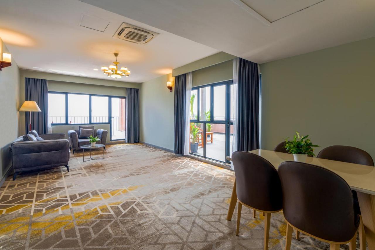 Manhattan Business Hotel, Мале Екстер'єр фото