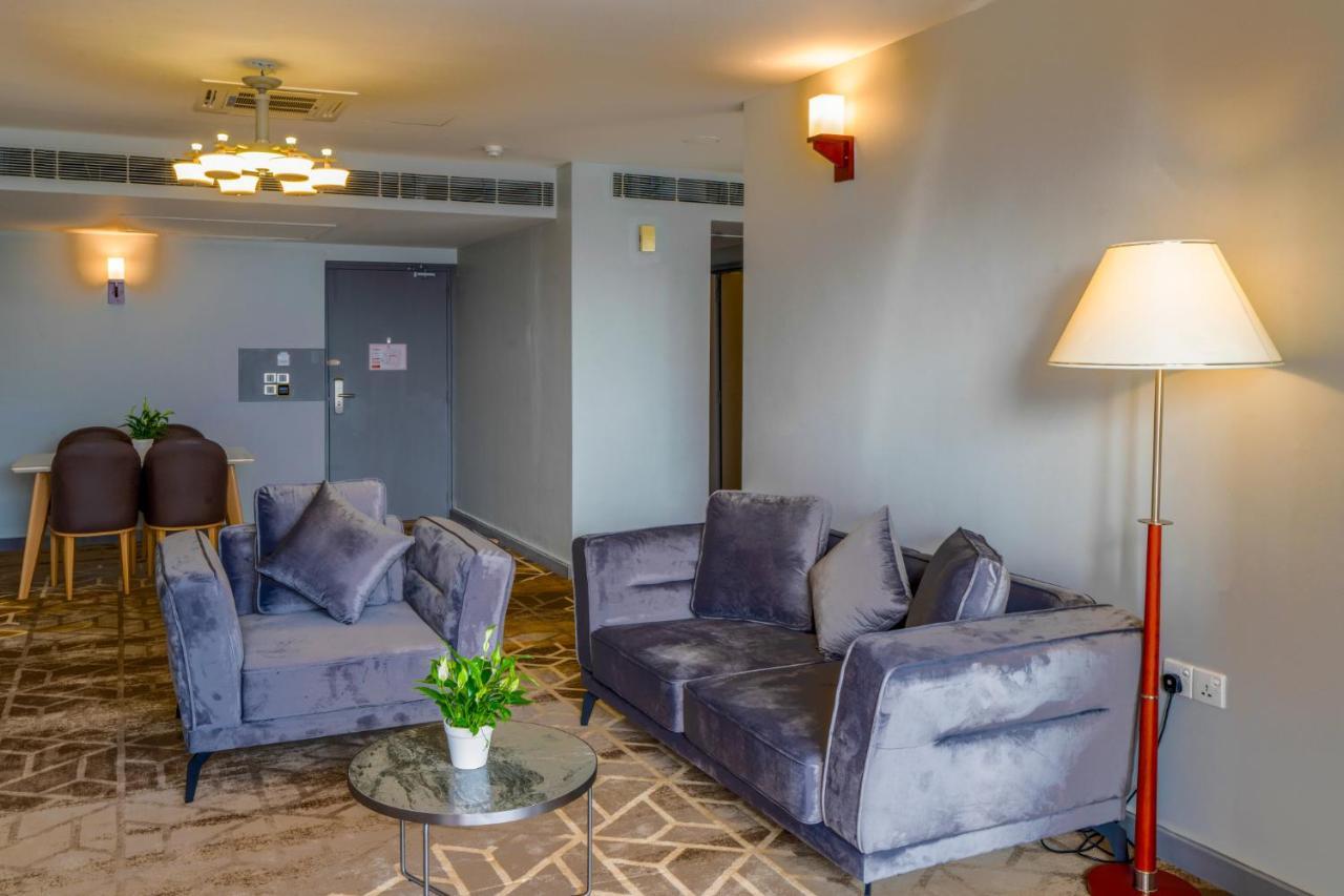 Manhattan Business Hotel, Мале Екстер'єр фото