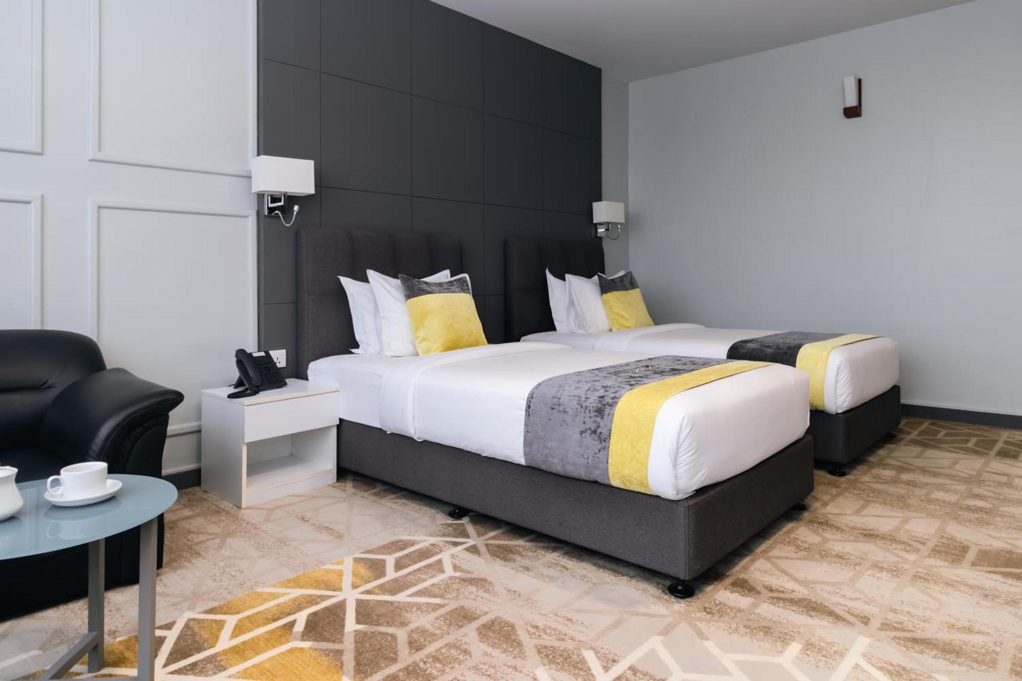 Manhattan Business Hotel, Мале Екстер'єр фото