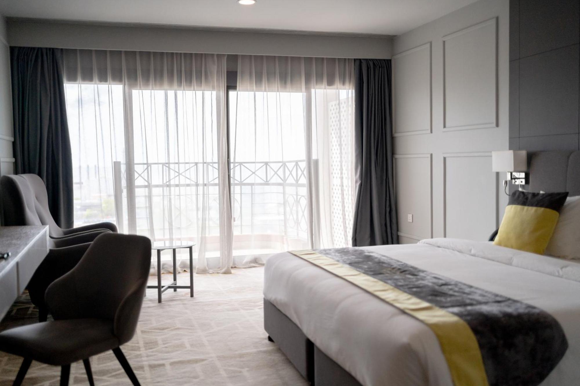 Manhattan Business Hotel, Мале Екстер'єр фото